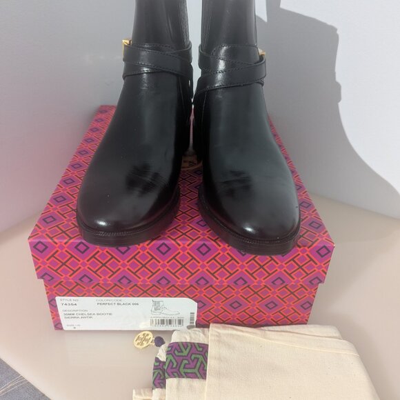 Tory Burch READ THE DESCRIPTION! T-HARDWARE CHELSEA BOOT Black 8 Booties - Picture 8 of 13